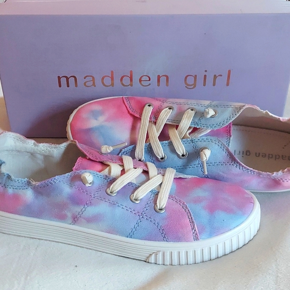 Madden Girl Marissa Tie Dye 1" Platform Sneakers